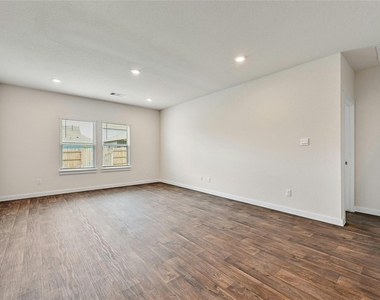 313 Merriman Rd - Photo Thumbnail 9