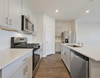 313 Merriman Rd - Photo Thumbnail 5