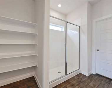 313 Merriman Rd - Photo Thumbnail 15