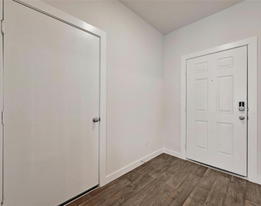 313 Merriman Rd - Photo Thumbnail 3