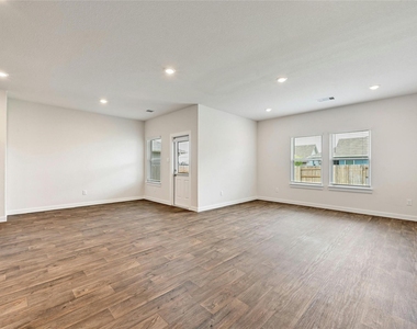 313 Merriman Rd - Photo Thumbnail 10