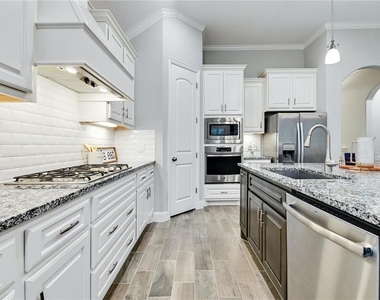 204 Maxwell Way - Photo Thumbnail 5