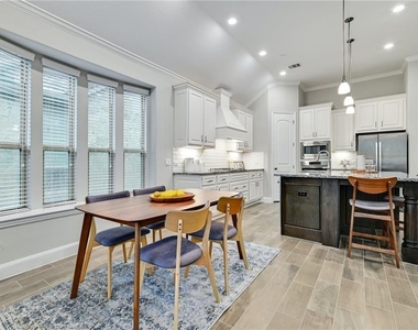 204 Maxwell Way - Photo Thumbnail 6