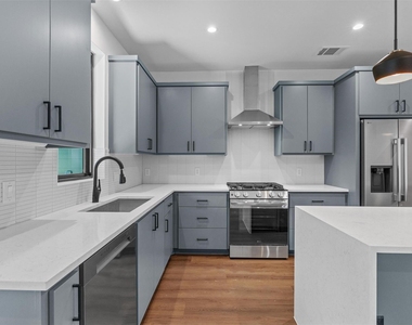 1402 Beckett St - Photo Thumbnail 4