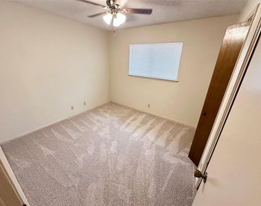 5619 Clay Ave - Photo Thumbnail 9