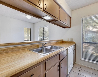5619 Clay Ave - Photo Thumbnail 4