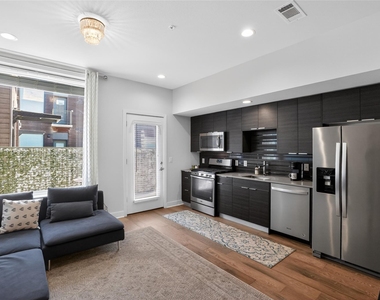1800 E 4th St - Photo Thumbnail 6