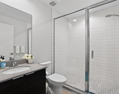 1800 E 4th St - Photo Thumbnail 12