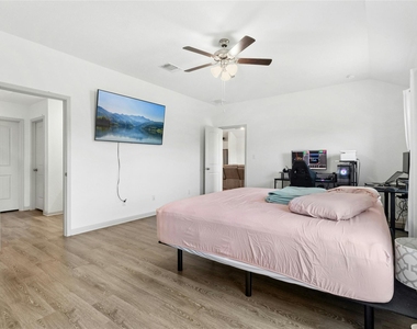 224 Sweetwater Creek Ln - Photo Thumbnail 9