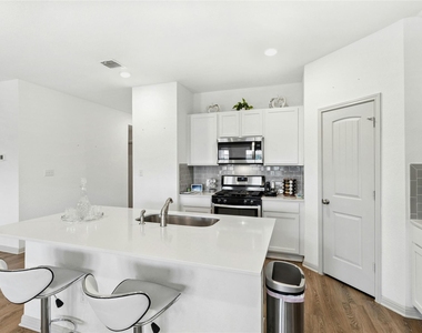 224 Sweetwater Creek Ln - Photo Thumbnail 7
