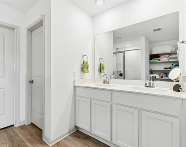 224 Sweetwater Creek Ln - Photo Thumbnail 10