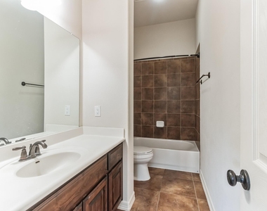 208 Angus Dr - Photo Thumbnail 21