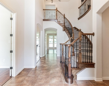 208 Angus Dr - Photo Thumbnail 2