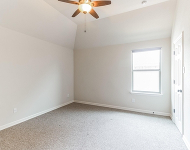 208 Angus Dr - Photo Thumbnail 16