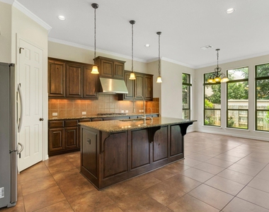 208 Angus Dr - Photo Thumbnail 7