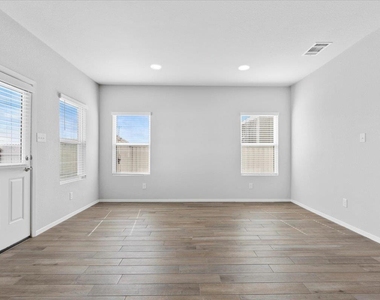 261 Hortus Dr - Photo Thumbnail 14