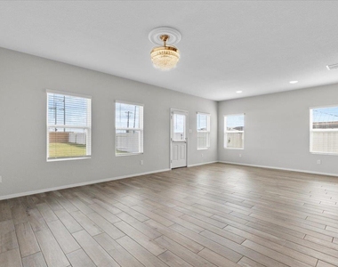 261 Hortus Dr - Photo Thumbnail 15