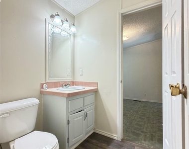 372 County Road 4450 - Photo Thumbnail 6