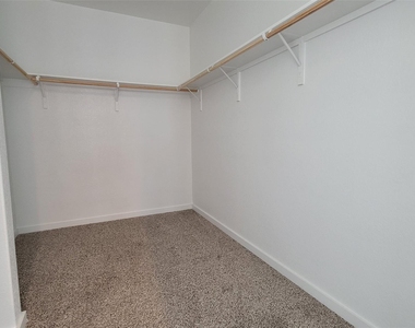 429 Tinto St - Photo Thumbnail 18