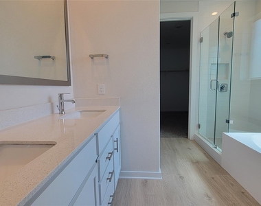429 Tinto St - Photo Thumbnail 15