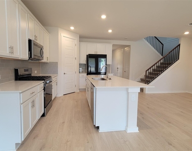 429 Tinto St - Photo Thumbnail 12