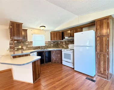 382 County Road 4450 - Photo Thumbnail 2