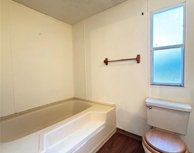 382 County Road 4450 - Photo Thumbnail 5