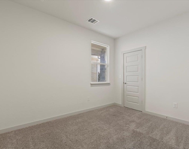 7704 Jacobean Way - Photo Thumbnail 18