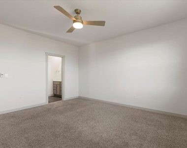 7704 Jacobean Way - Photo Thumbnail 13