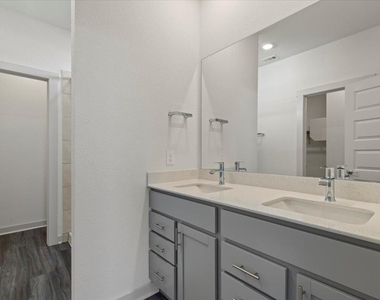 7704 Jacobean Way - Photo Thumbnail 14