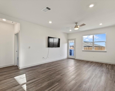 7704 Jacobean Way - Photo Thumbnail 11