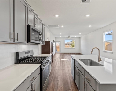 7704 Jacobean Way - Photo Thumbnail 8
