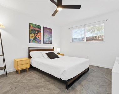 1422 Collier St - Photo Thumbnail 11