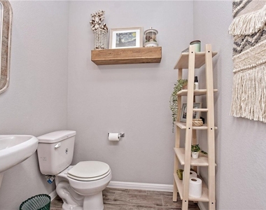 100 Shearwater Ln - Photo Thumbnail 8
