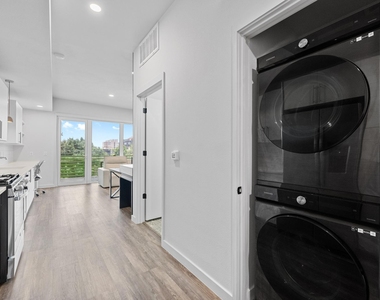 4004 Banister Ln - Photo Thumbnail 13