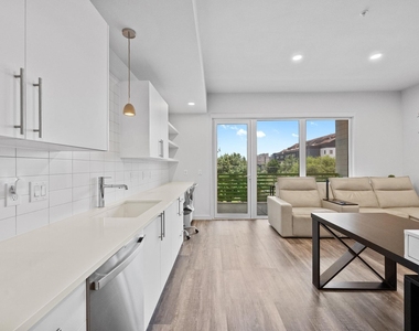 4004 Banister Ln - Photo Thumbnail 3