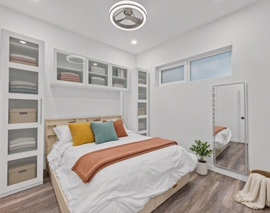 4004 Banister Ln - Photo Thumbnail 4