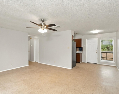 415 Thelma Dr - Photo Thumbnail 4