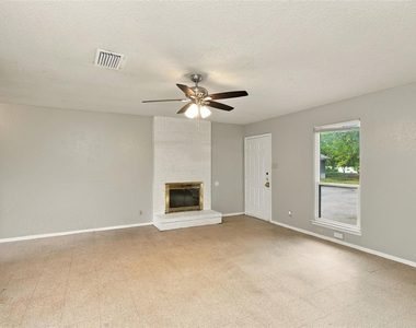 415 Thelma Dr - Photo Thumbnail 1