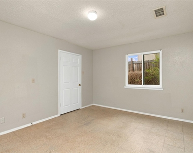 415 Thelma Dr - Photo Thumbnail 9