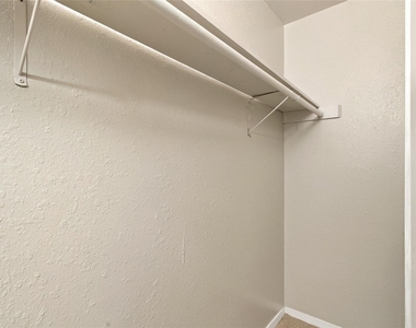 415 Thelma Dr - Photo Thumbnail 13