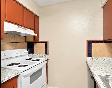 415 Thelma Dr - Photo Thumbnail 7