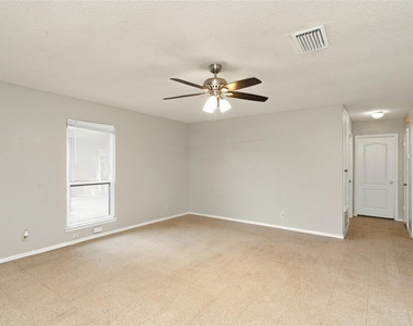 415 Thelma Dr - Photo Thumbnail 3
