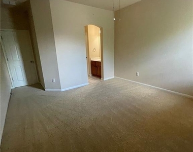 704 S Frontier Ln - Photo Thumbnail 21
