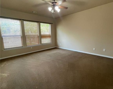 704 S Frontier Ln - Photo Thumbnail 16