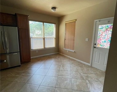 704 S Frontier Ln - Photo Thumbnail 12