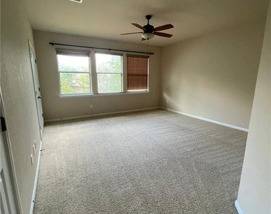 704 S Frontier Ln - Photo Thumbnail 28