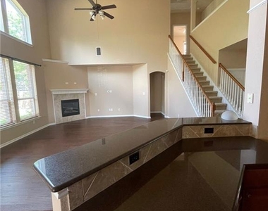 704 S Frontier Ln - Photo Thumbnail 13