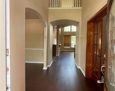 704 S Frontier Ln - Photo Thumbnail 3
