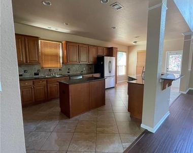 704 S Frontier Ln - Photo Thumbnail 9